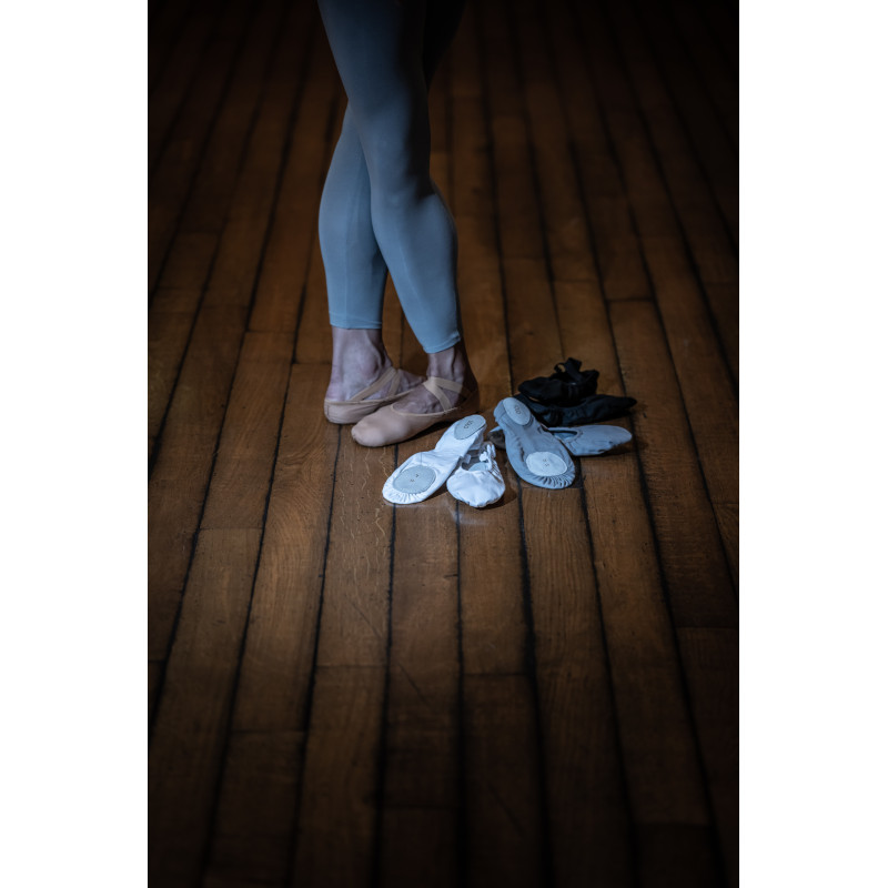 SOLO demi-pointe bi-semelle toile stretch dévéloppé spécialement pour homme.